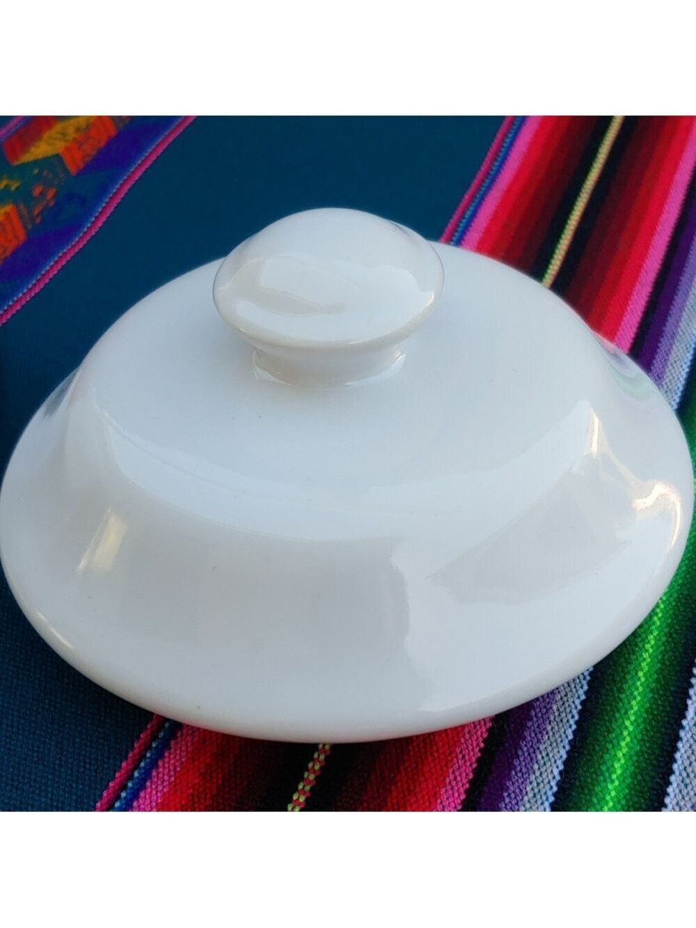 Campbell's 1998 Vintage White and Red Ceramic Soup Bowl with Lid - Picture 12 of 16